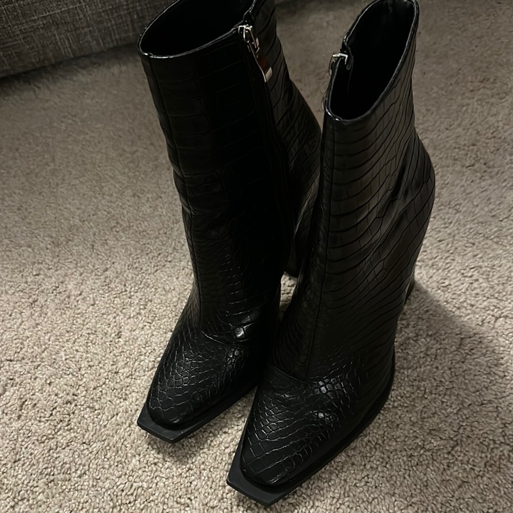 Princess Polly Black Heeled Boots Sleek Leather Design